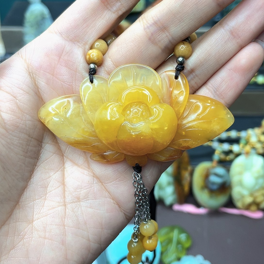 蛇纹石玉挂件未镶嵌