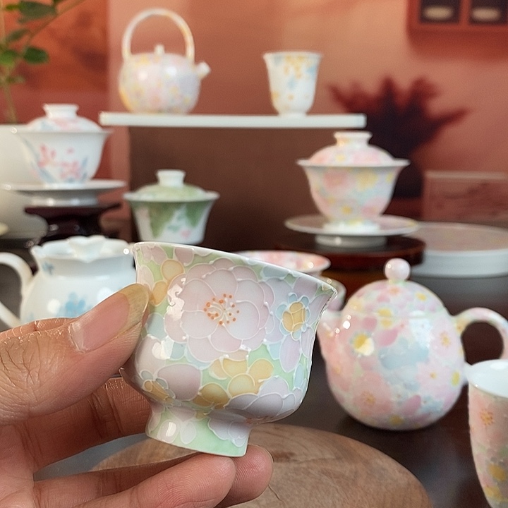 万花釉下手绘品茗杯