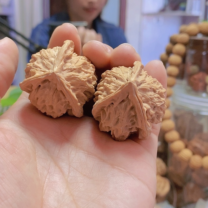 【闪购商品】文玩核桃把件一*盘山三棱