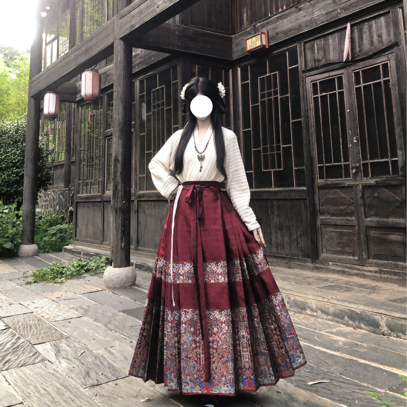 梦桑塔汉服大码马面裙明制新品胖MM红色秋冬季针织保暖过年重工女