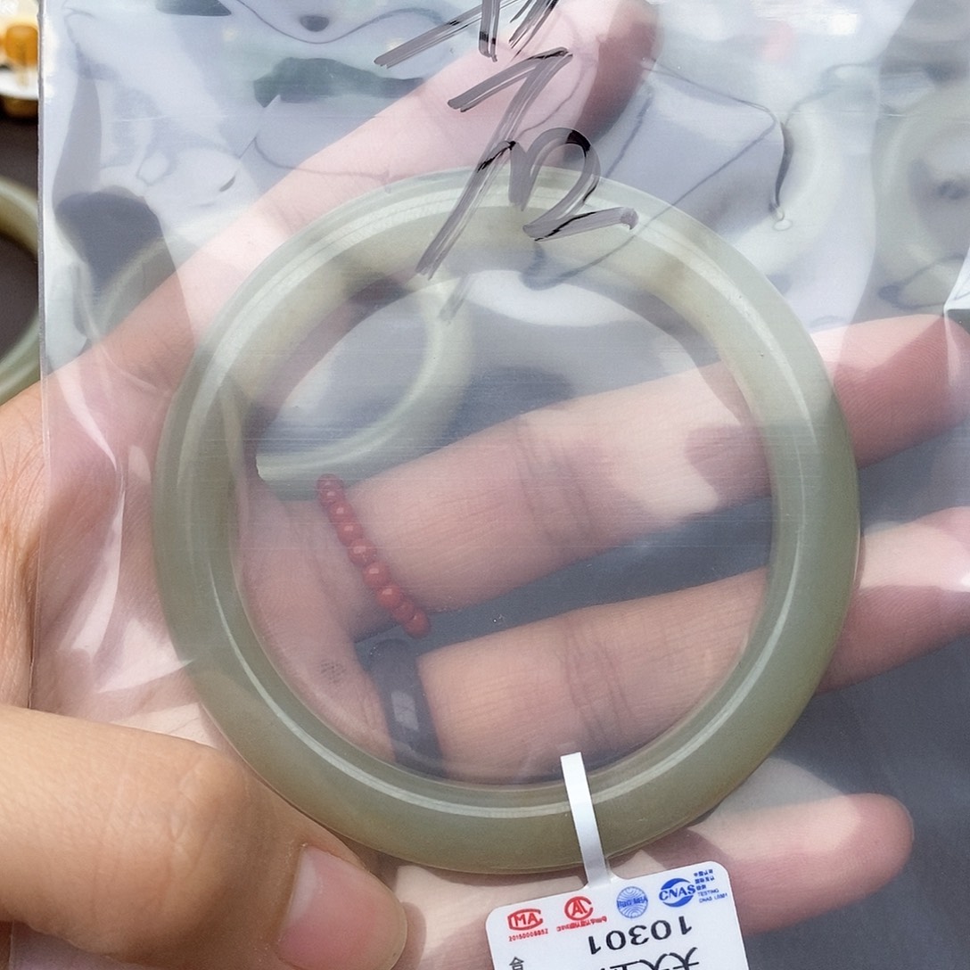 和田玉手镯未镶嵌若*