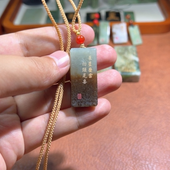 和田玉（糖玉）未镶嵌颈饰