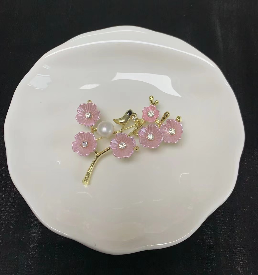 811 亮粉梅花喜鹊珍珠胸针 天然淡水馒头珍珠