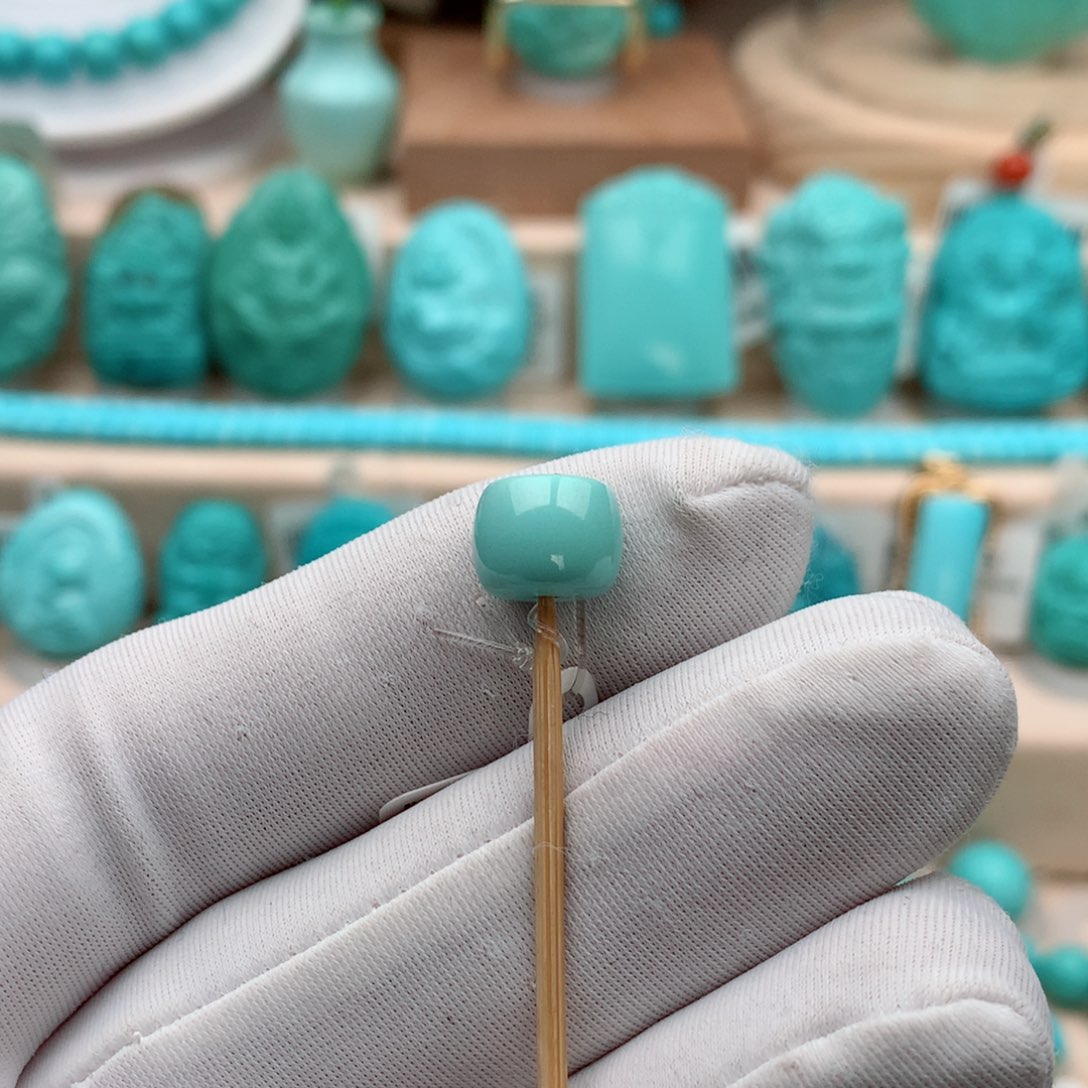 绿松石珠宝奇石未镶嵌重：0.9克