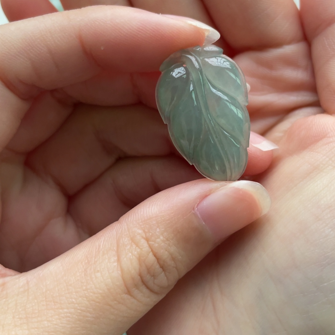 翡翠颈饰未镶嵌R**o叶子配绳子