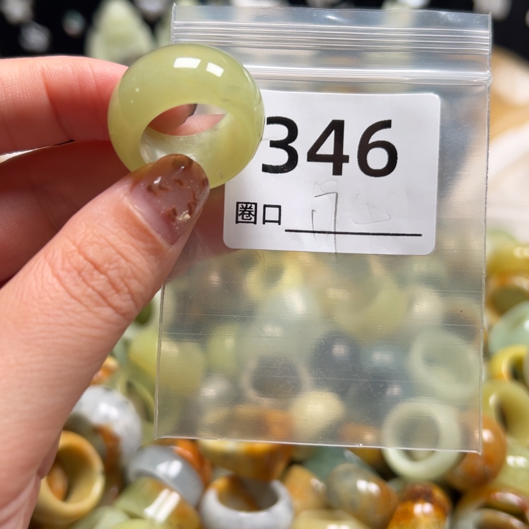 崔***作蛇纹石玉未镶嵌戒指