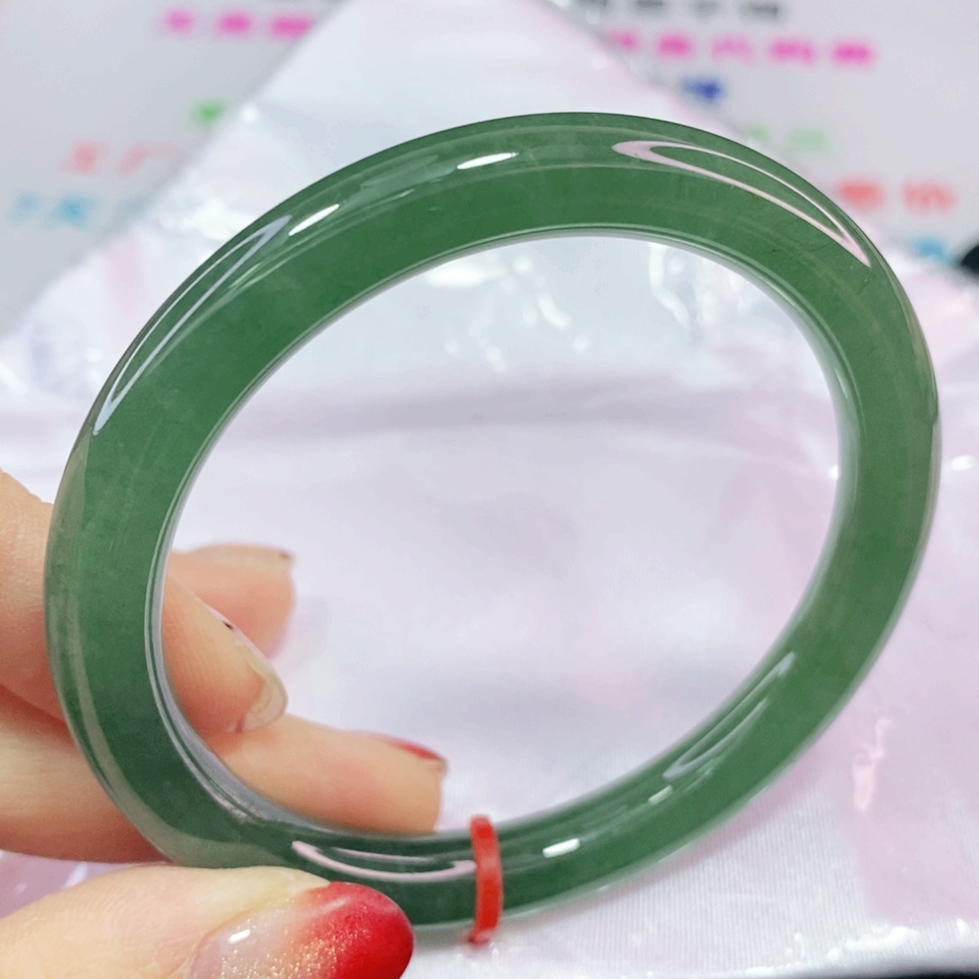 未镶嵌手镯（圆镯）翡翠55.8圈满色冰透