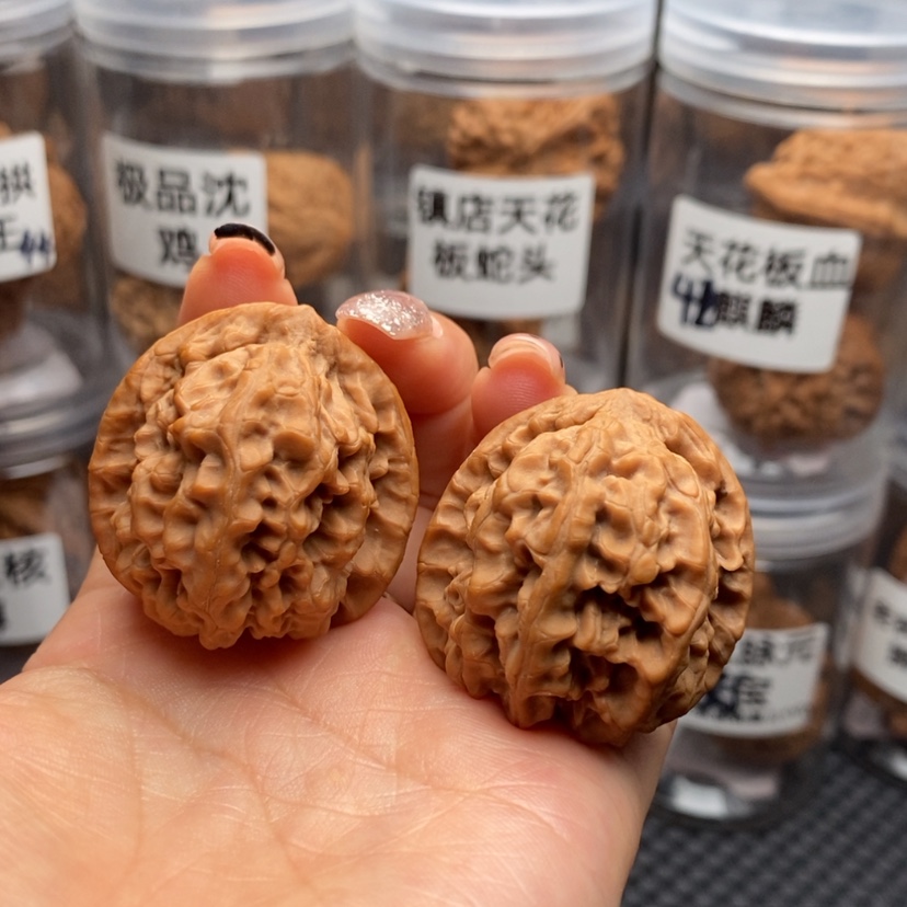 【闪购商品】文玩核桃吊坠龙纹方尊