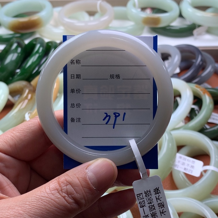 和田玉手镯未镶嵌