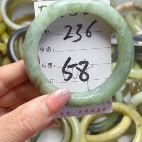 岫岩老玉（透闪石质玉）手镯未镶嵌