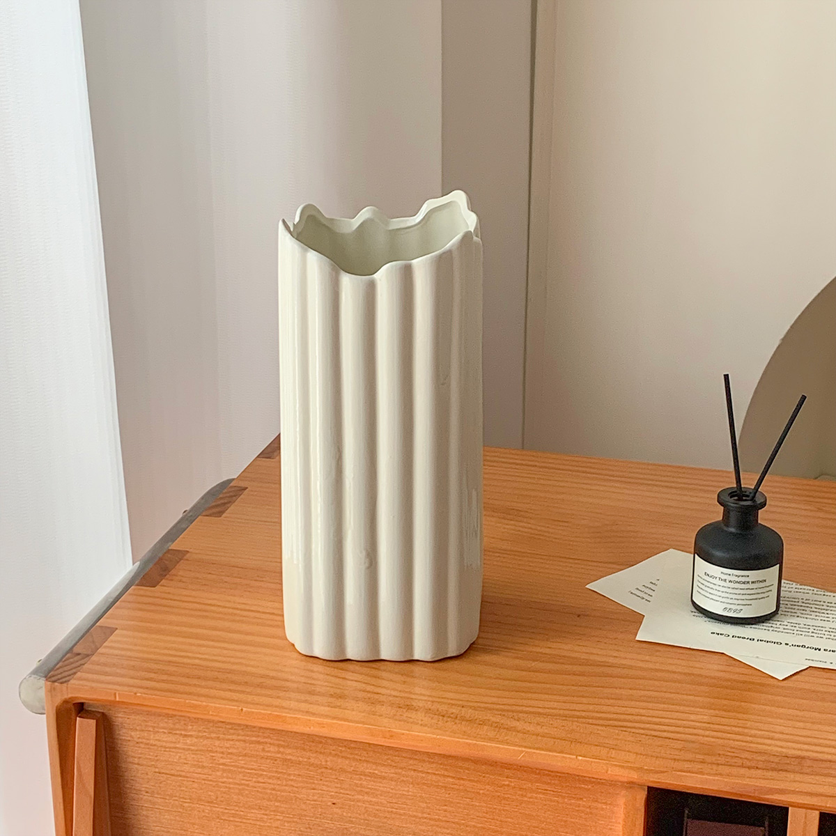 简约风方形陶瓷花瓶高温釉面米白色可插花鲜花仿真花花器