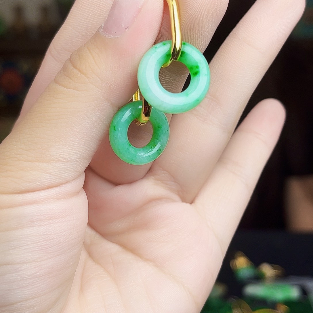 颈饰未镶嵌翡翠多样性