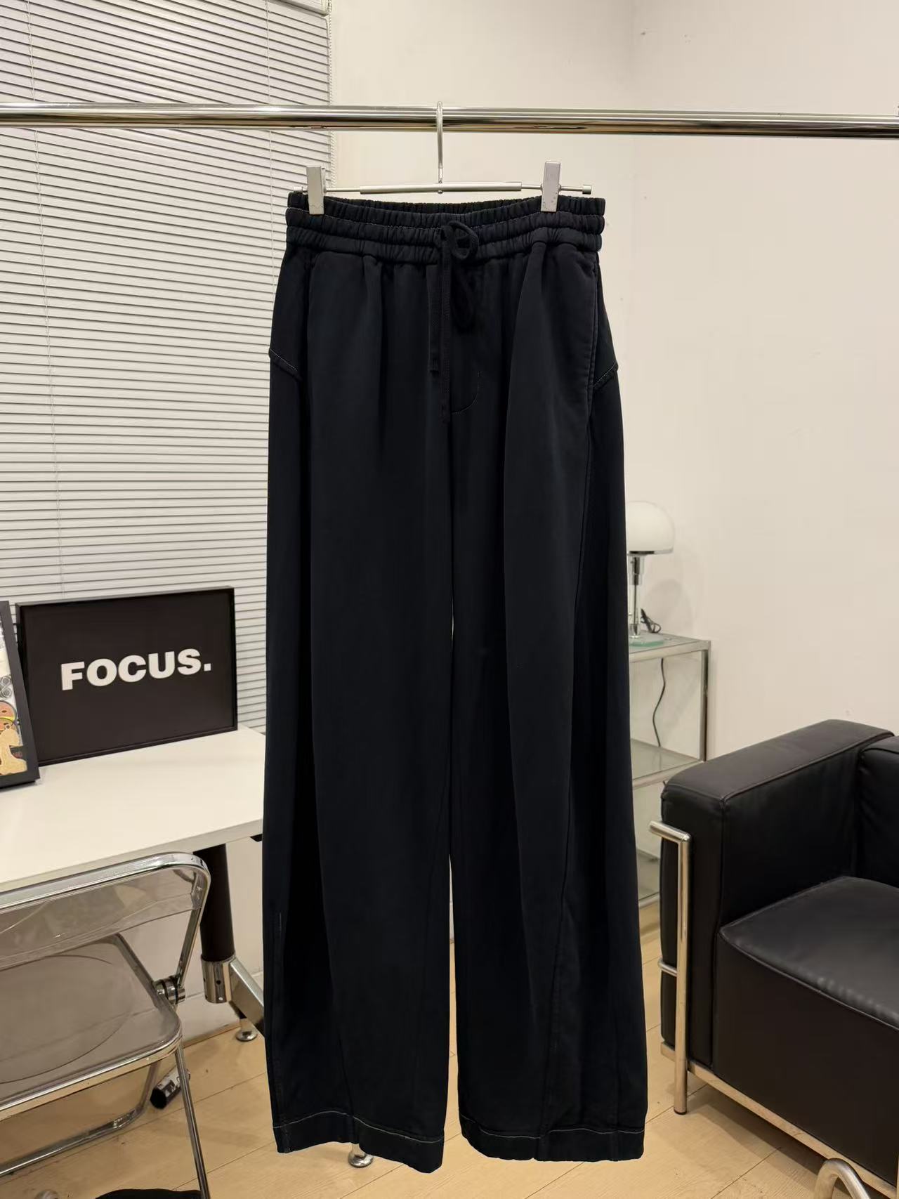 质感顶爆！无敌重磅！700克重磅弯刀休闲裤男女