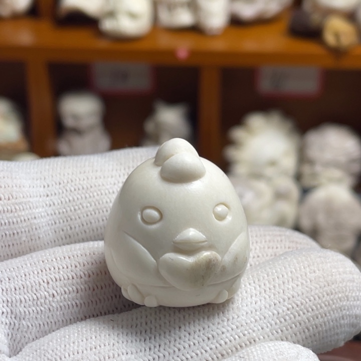 老***姐非金属皮质配饰鹿角雕刻小鸡