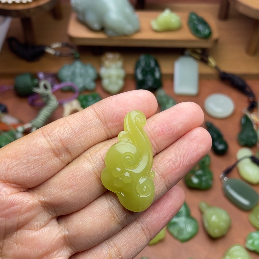 一***诚和田玉未镶嵌颈饰