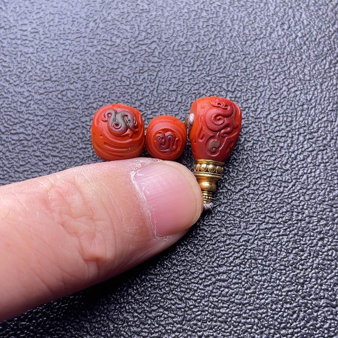 太***里南红玛瑙18K金镶嵌颈饰