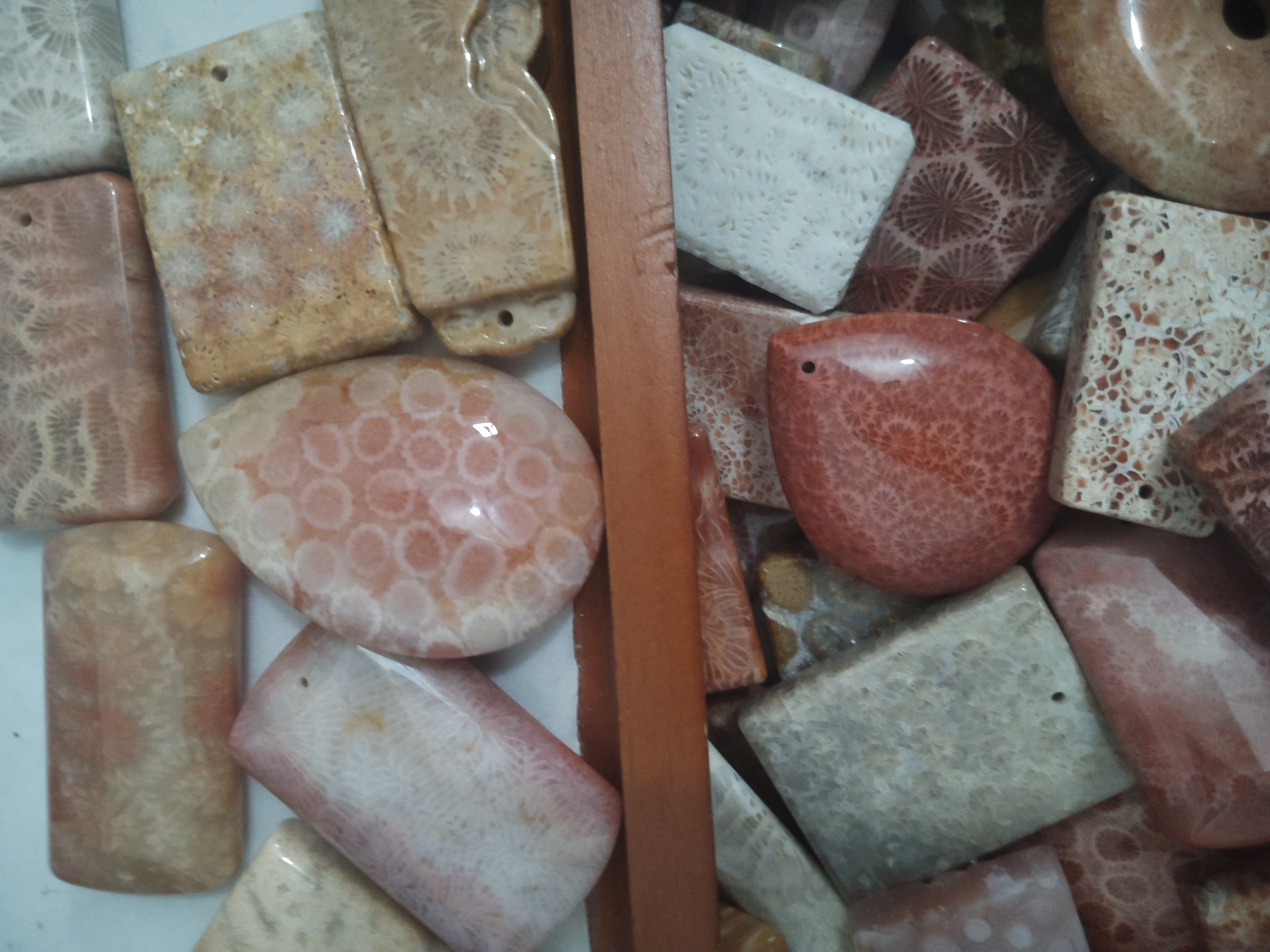 精品珊瑚玉素面吊坠