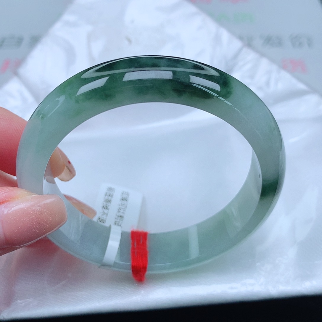 翡翠手镯未镶嵌浓郁飘花2微瑕