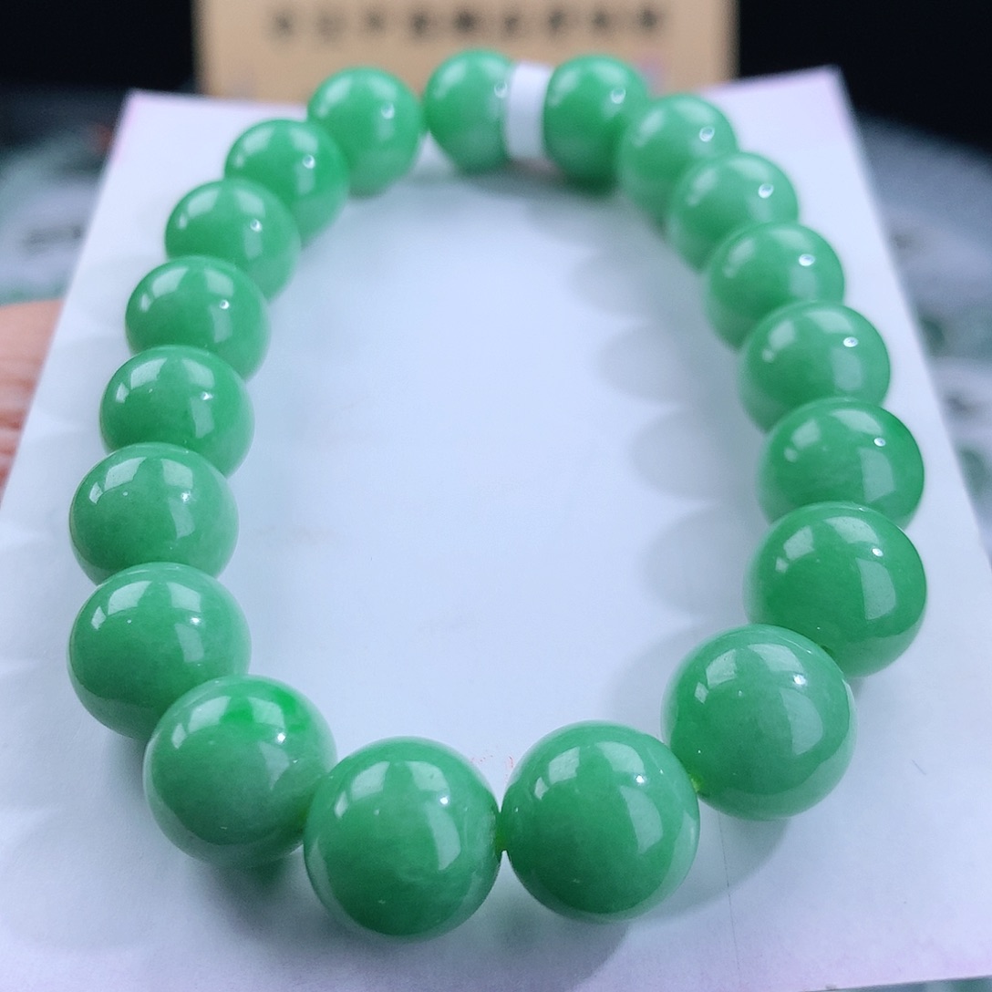 未镶嵌翡翠手链色满色匀 满果绿 卡10.4mm