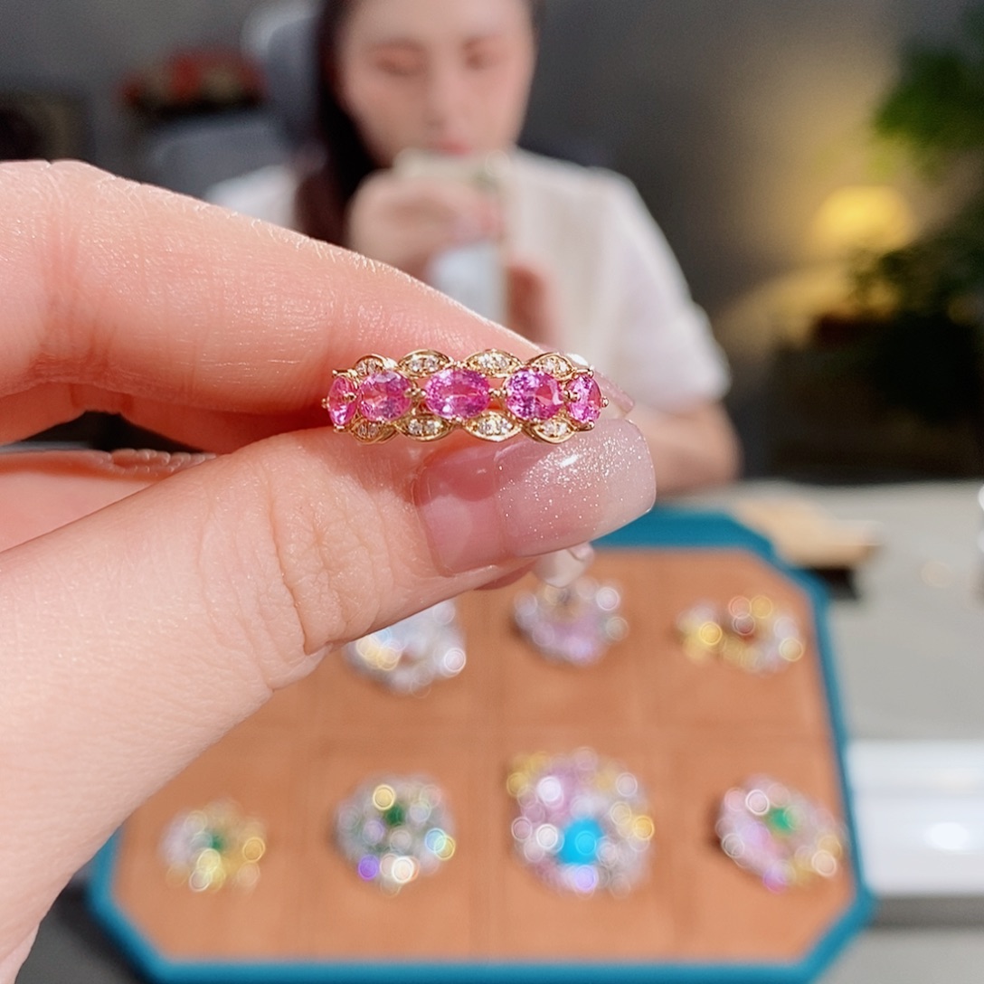 戒指彩色蓝宝石18K金镶嵌1.55ct粉色