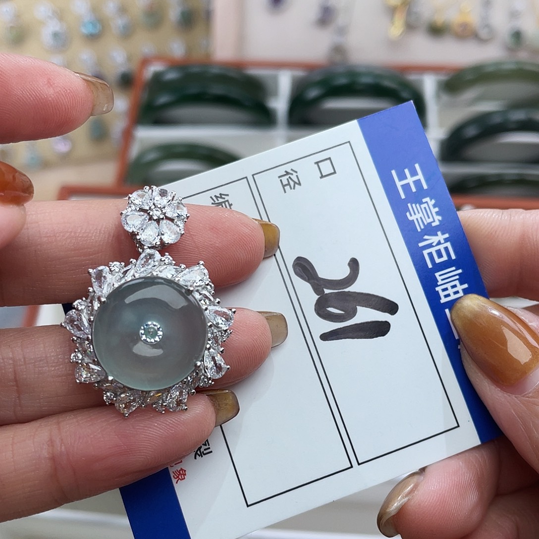 颤***颤岫玉银S925镶嵌吊坠吊坠