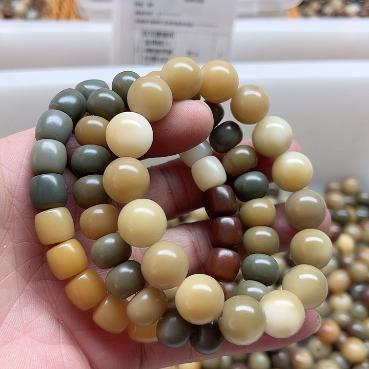 白玉菩提吊坠瑕疵手串