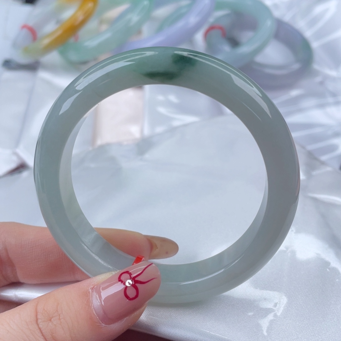 翡翠手镯未镶嵌55圈口