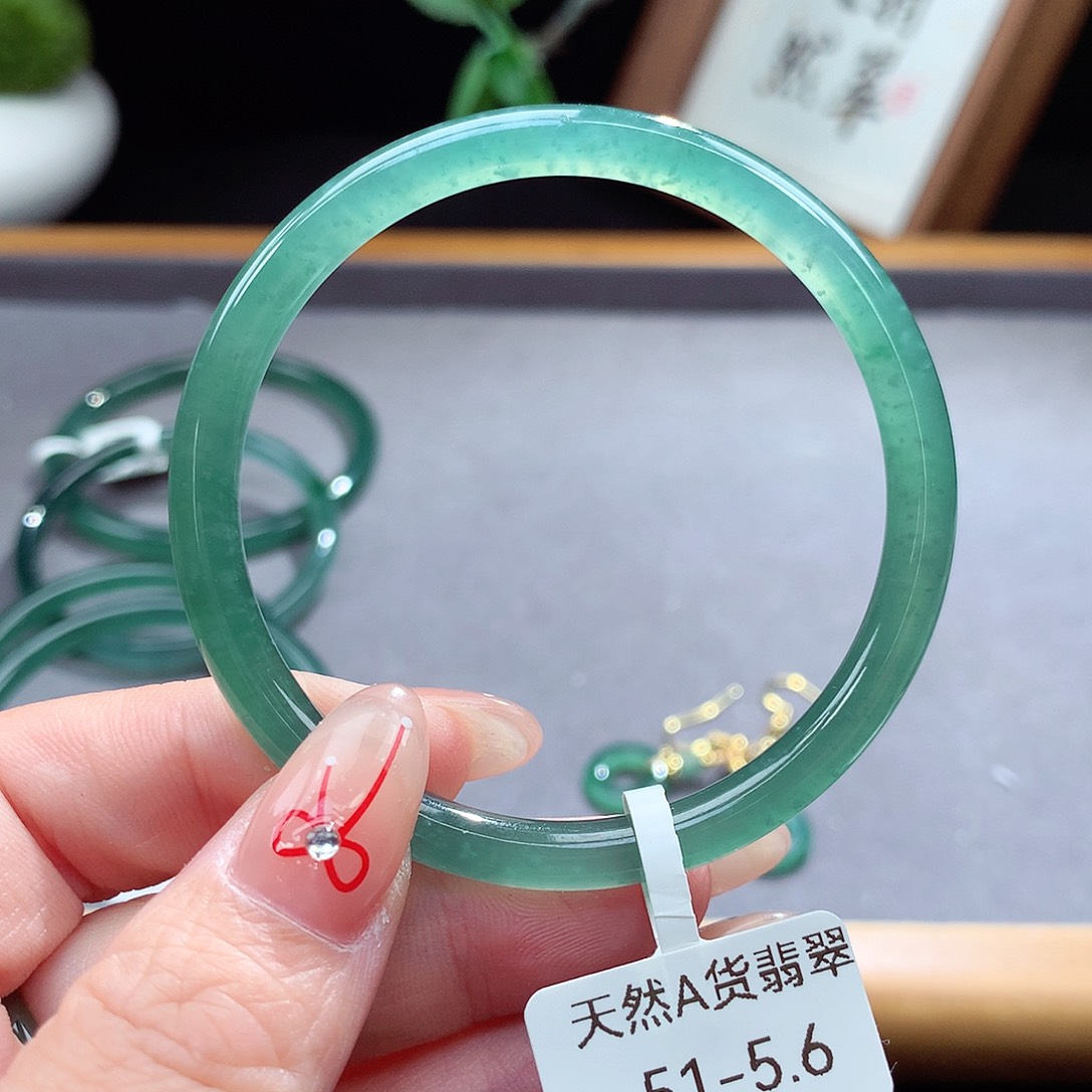 翡翠手镯（圆镯）未镶嵌