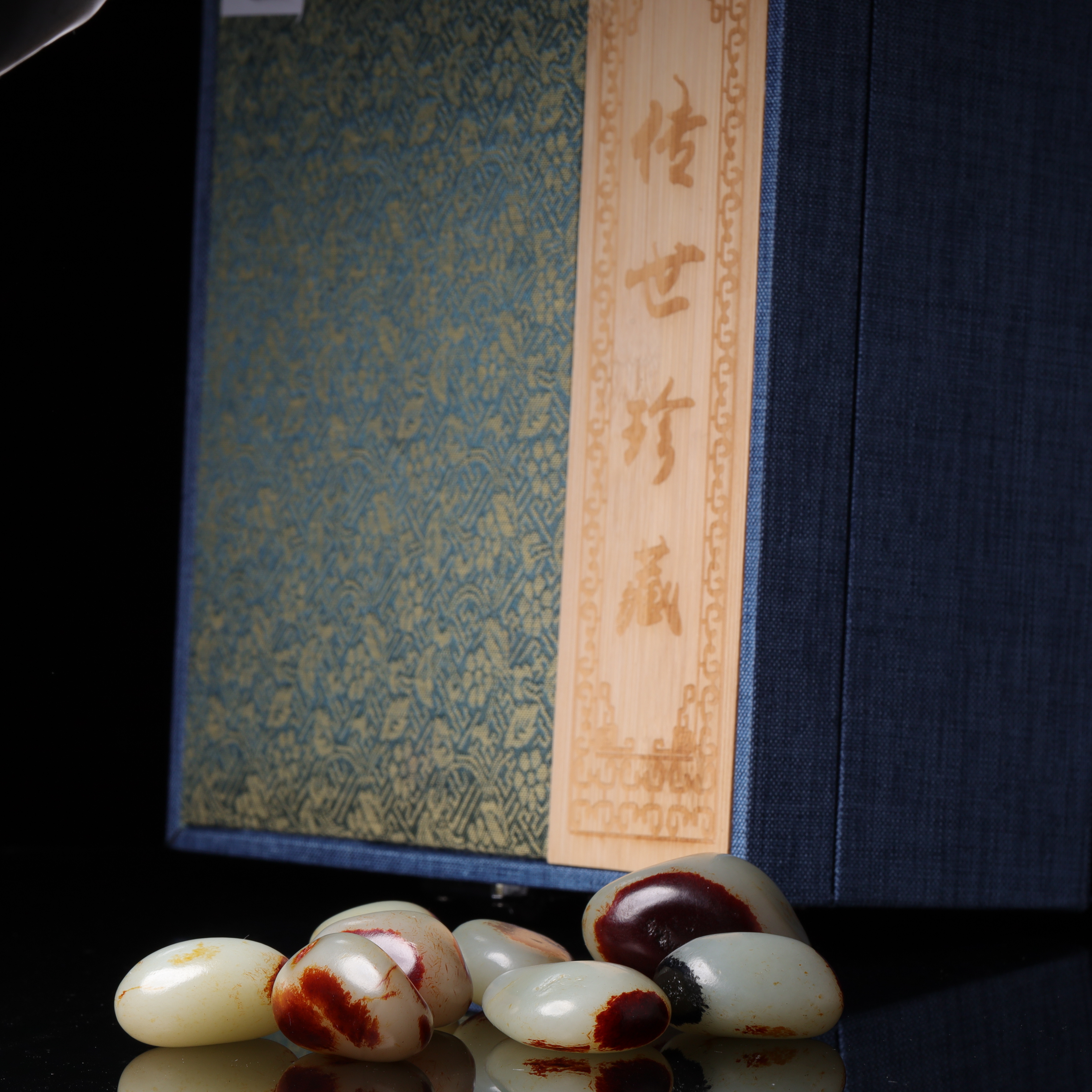 清代和田玉独籽原石一组