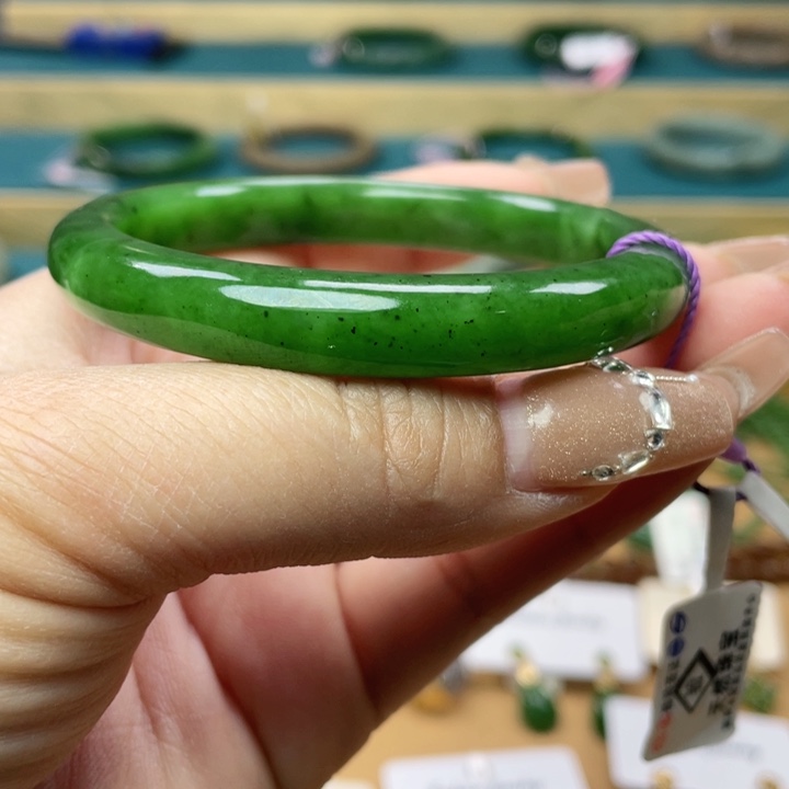 和田玉手链59圈口。编号9未镶嵌