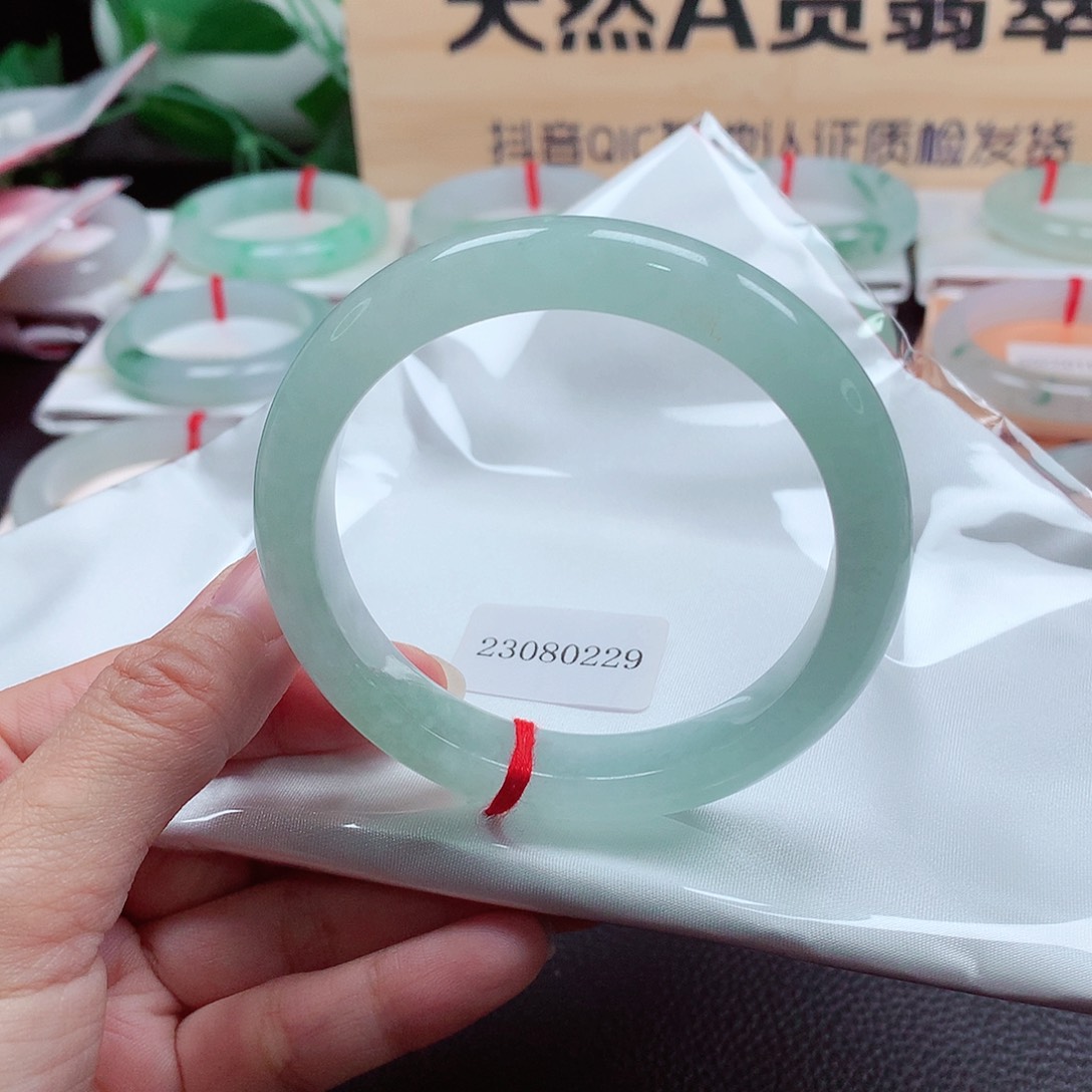 翡翠手镯未镶嵌天然A货翡翠手镯