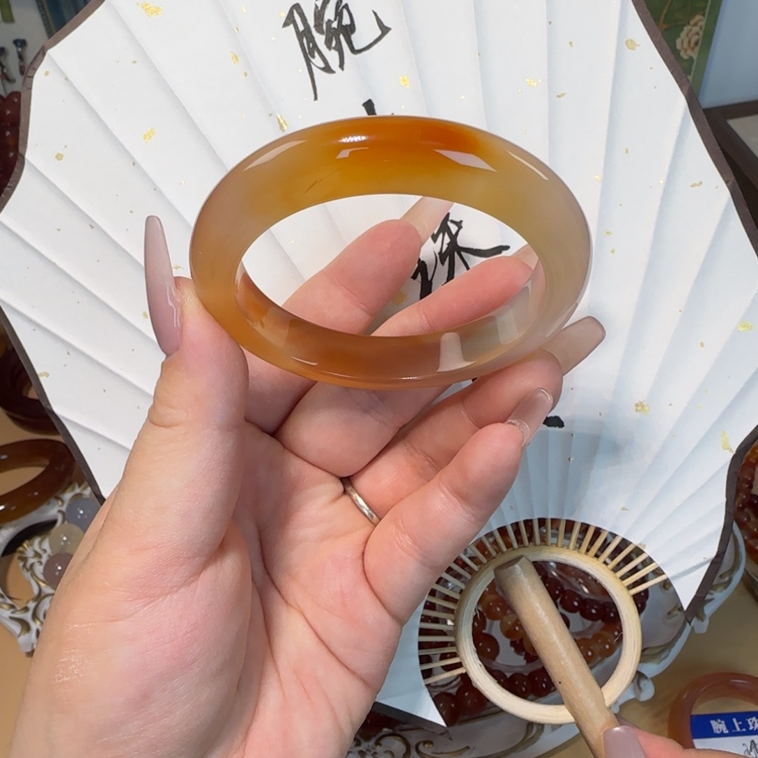是****玛瑙/玉髓未镶嵌手镯