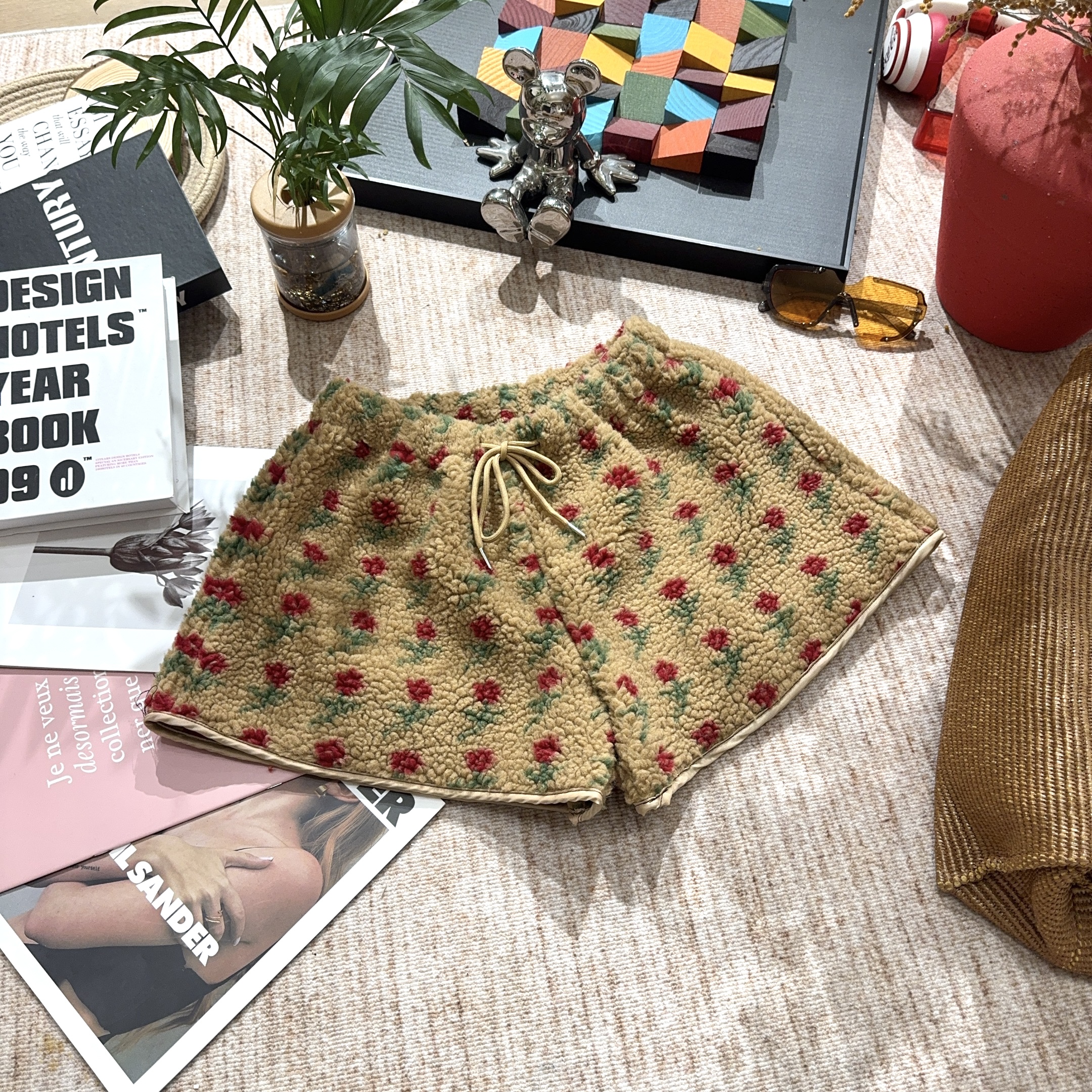 2025秋冬新款百搭保暖绒面糕毛短裤5152