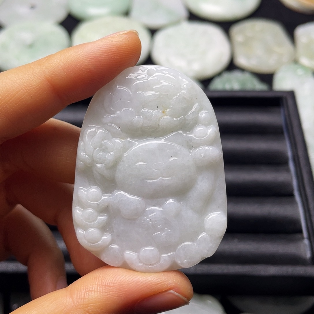 翡翠未镶嵌颈饰猫