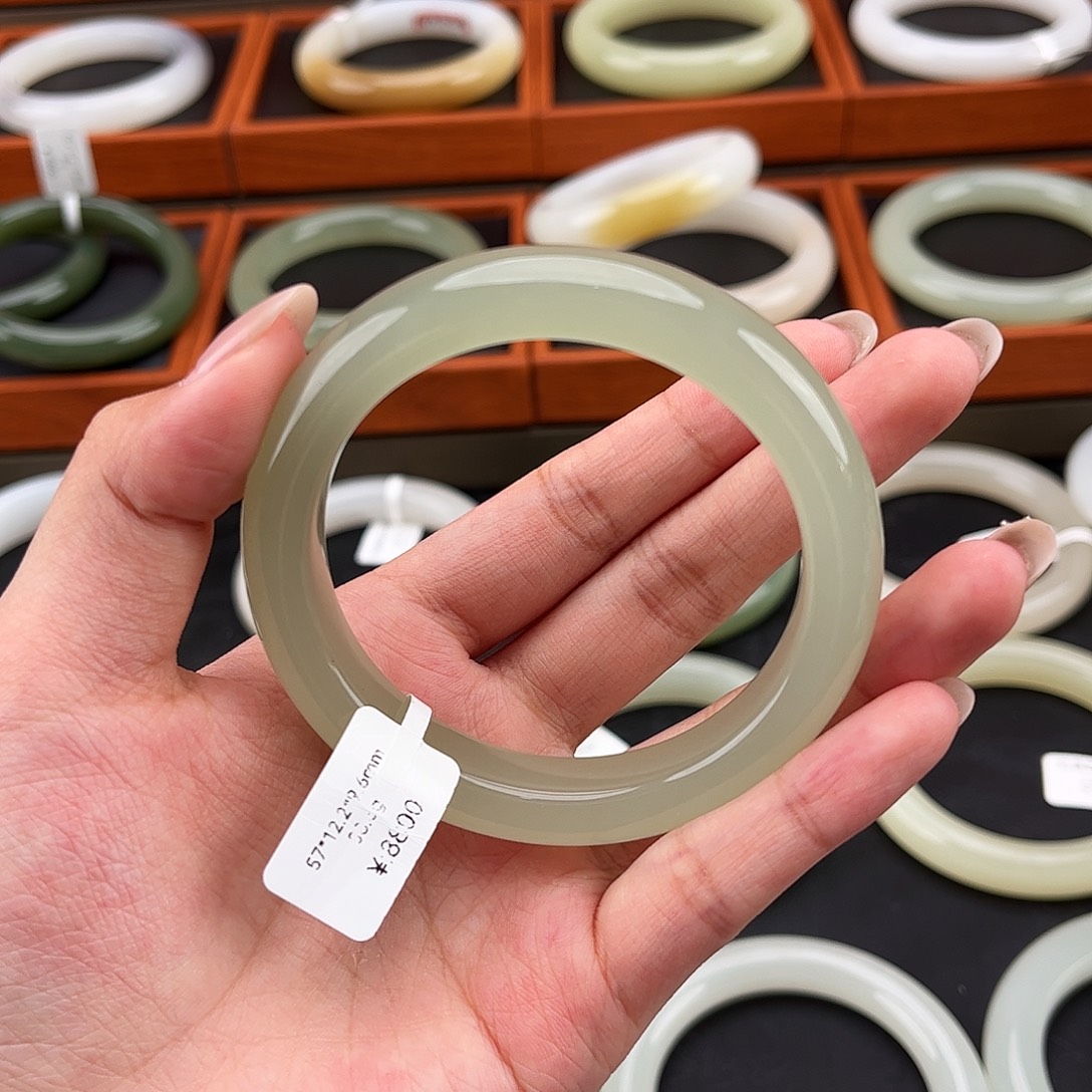 和田玉未镶嵌手镯