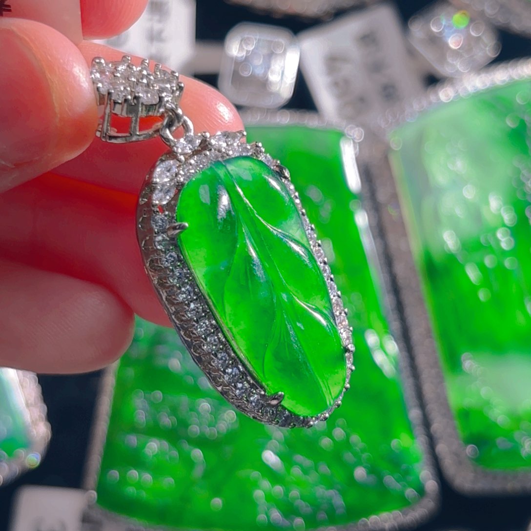 翡翠颈饰未镶嵌叶子