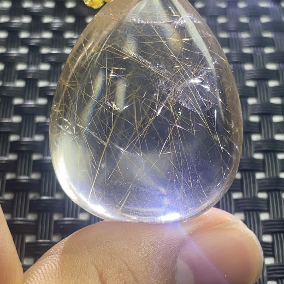 水晶吊坠未镶嵌布****?