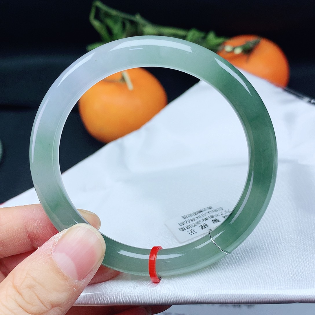 翡翠手镯未镶嵌55圈