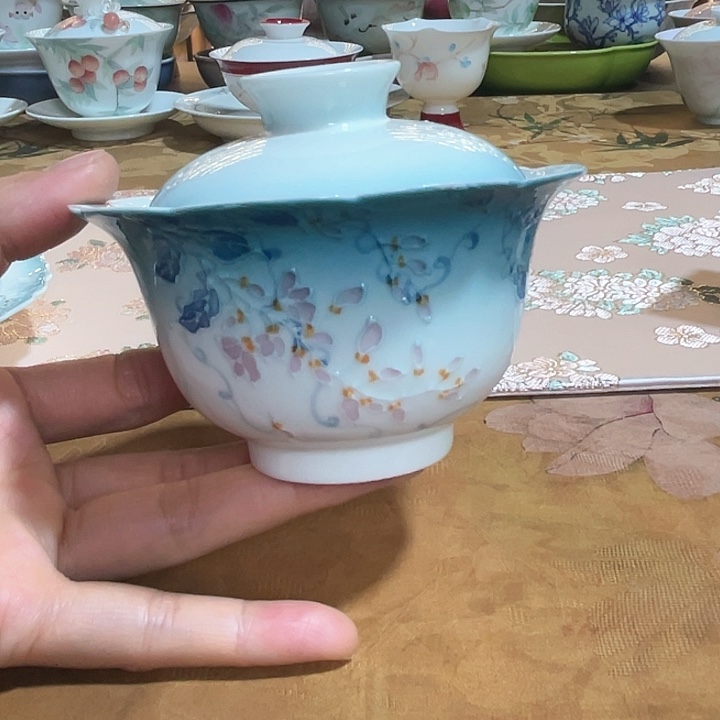 【闪购商品】幽蓝藤雾花边盖碗哈哈哈哈