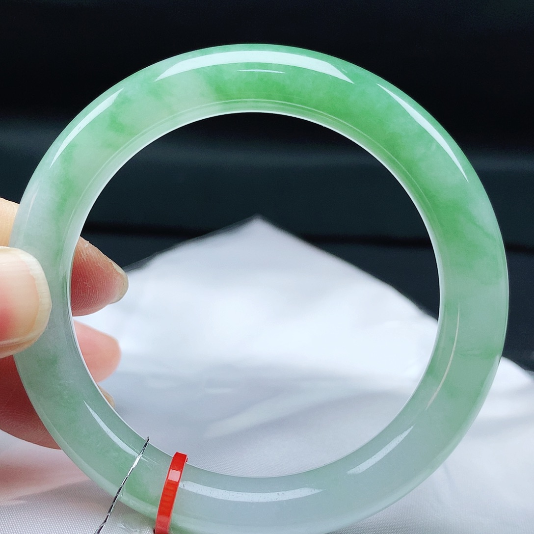 翡翠手镯未镶嵌51圈