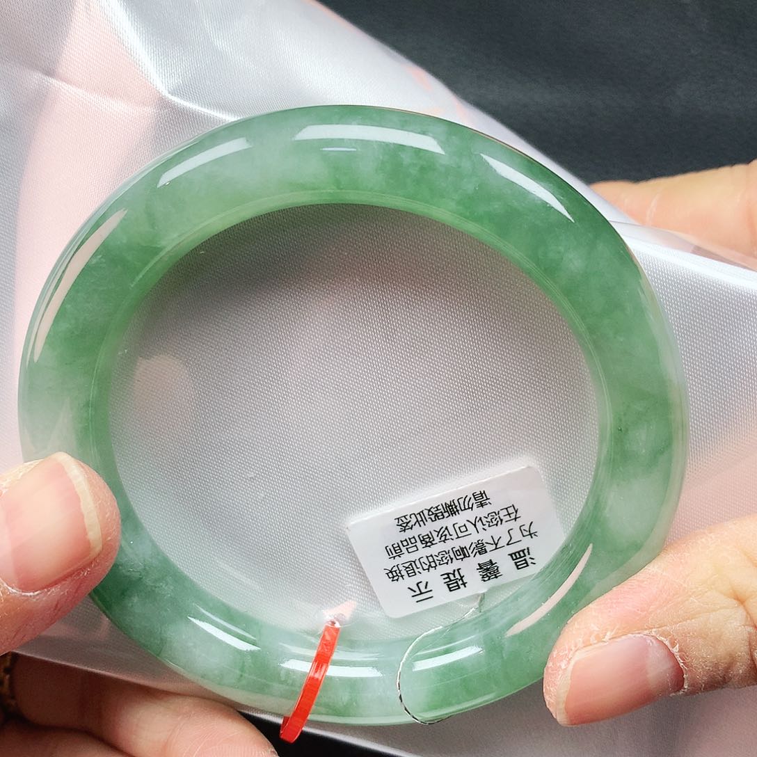 翡翠手镯未镶嵌57胖