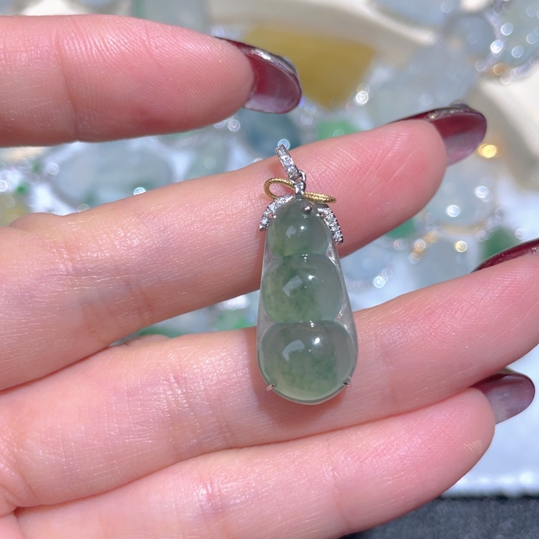 翡翠颈饰18K金镶嵌翡翠