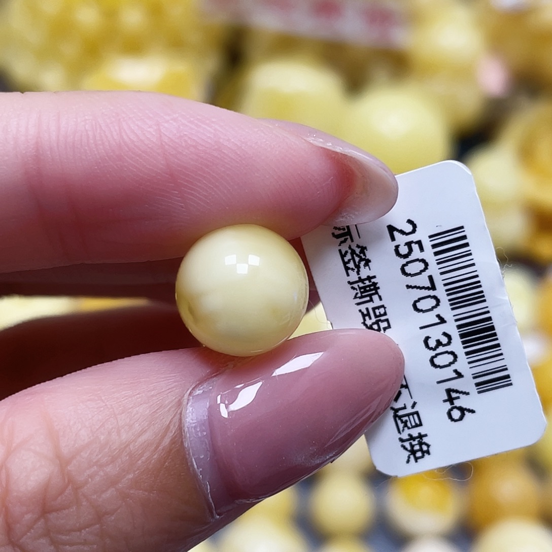 蜜蜡未镶嵌裸石10.4mm瑕