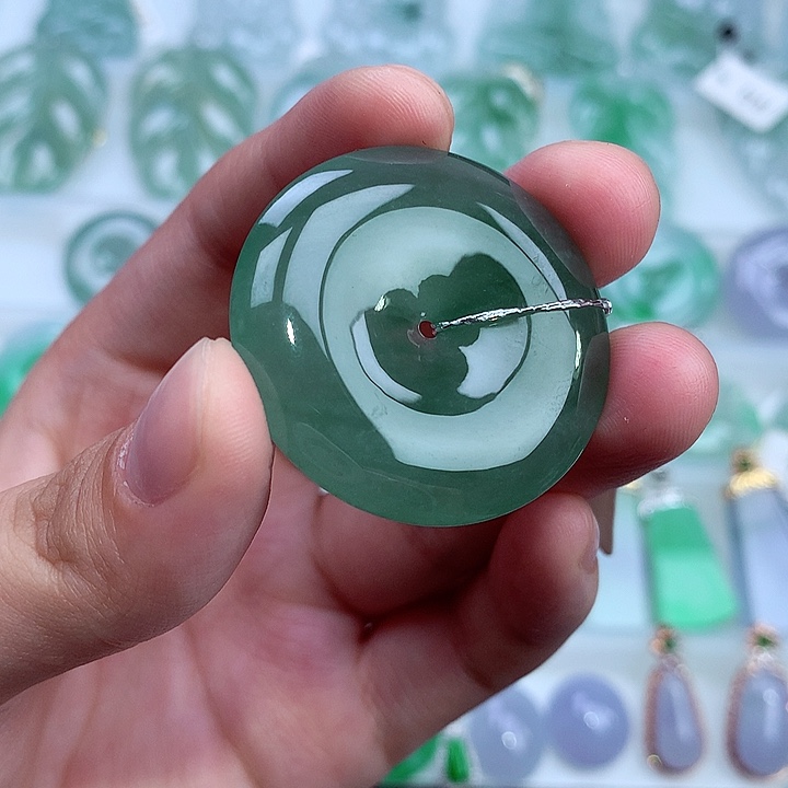 翡翠未镶嵌颈饰A货翡翠