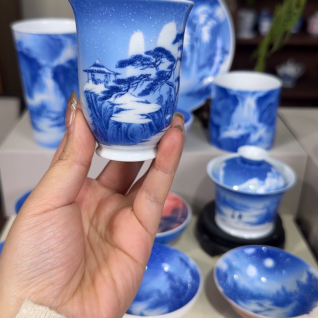 青花山水手绘雪景杯