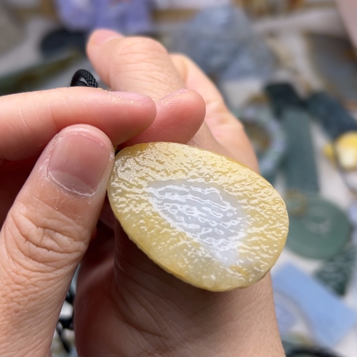 翡翠颈饰未镶嵌毛料