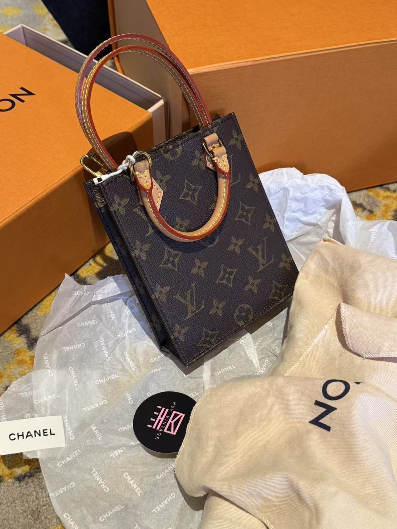 95新 LouisVuitton/路易威登 展会外场！mini琴谱包