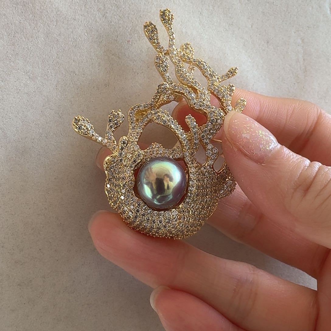 淡水珍珠胸饰合金乘风破浪胸针