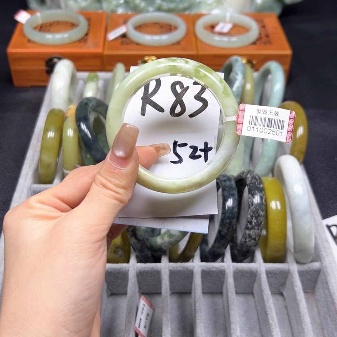 蛇纹石玉手镯未镶嵌