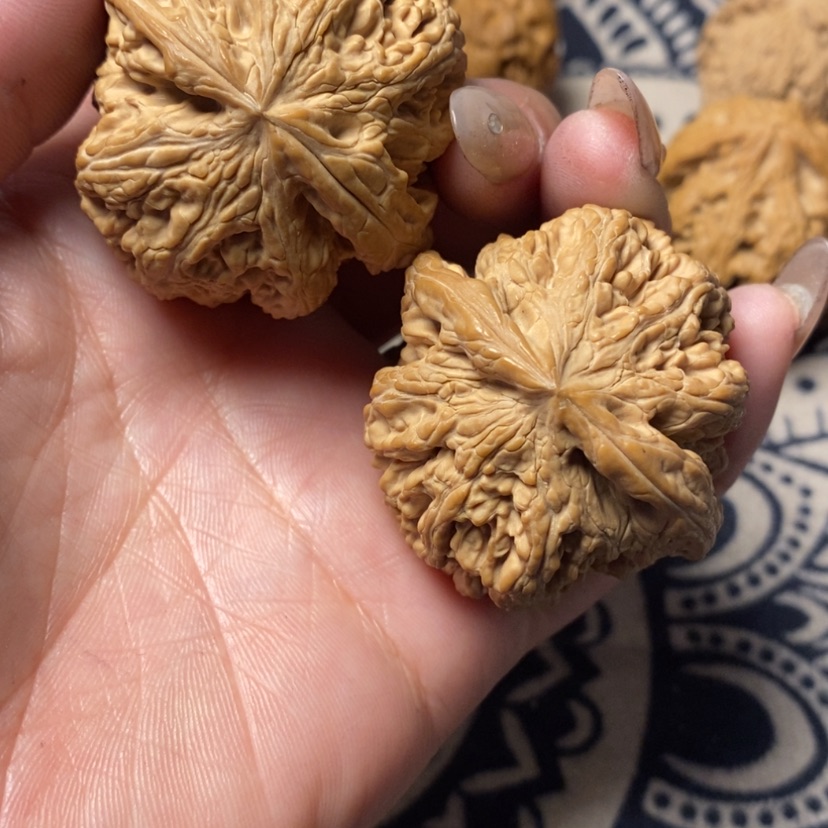 【闪购商品】文玩核桃吊坠王**人粗筋 花